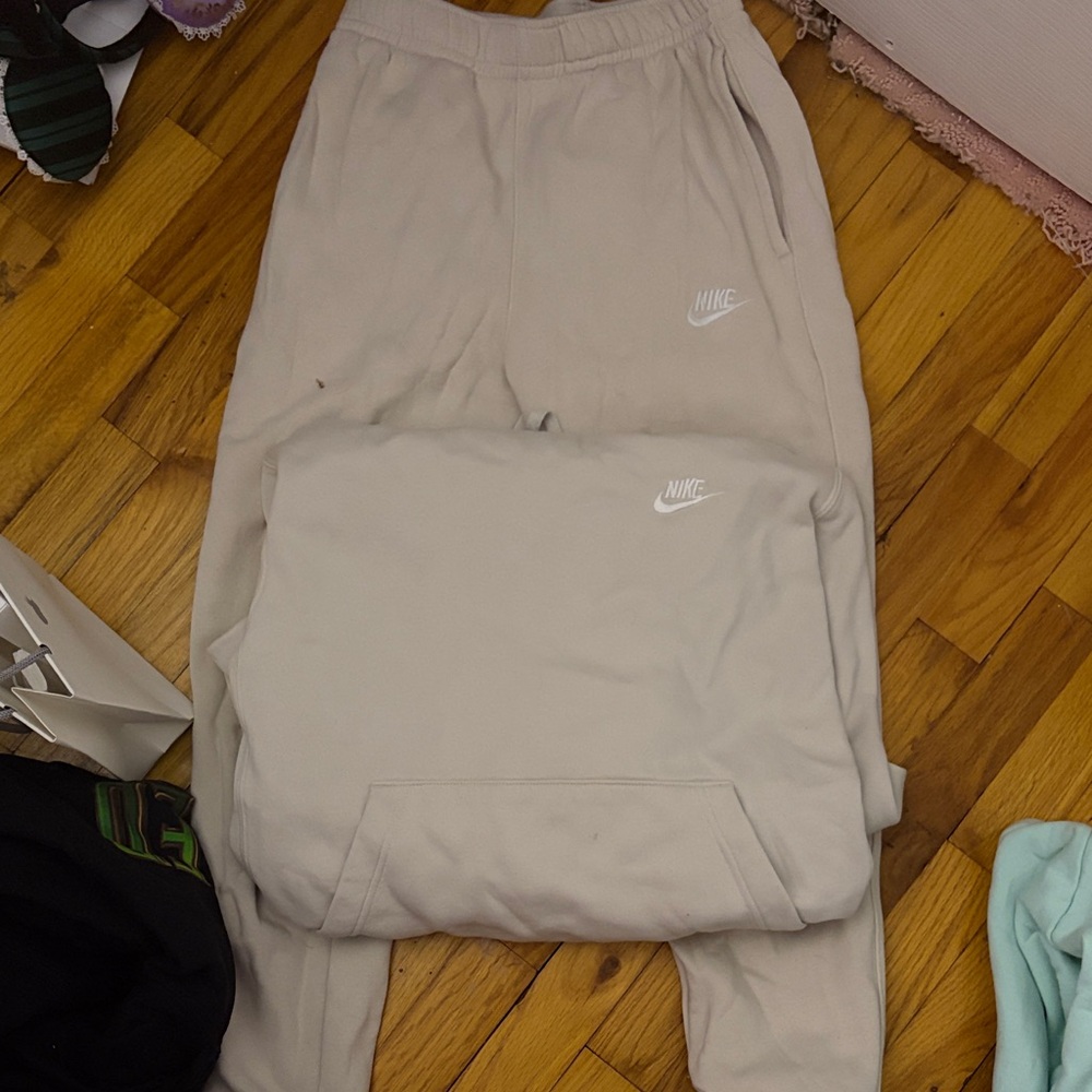 Nike Beige Sweatpants and sweatshirt set